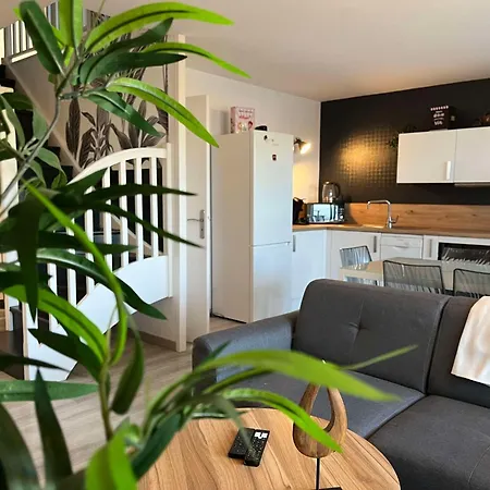 Duplex Urbain Spacieux A *