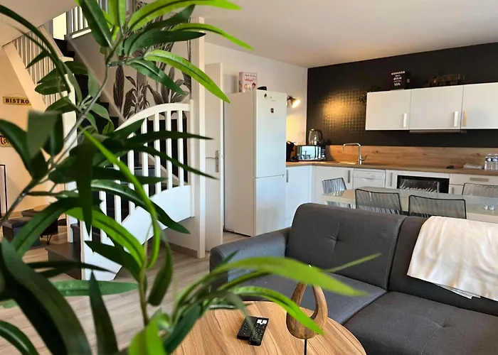 Duplex Urbain Spacieux A *